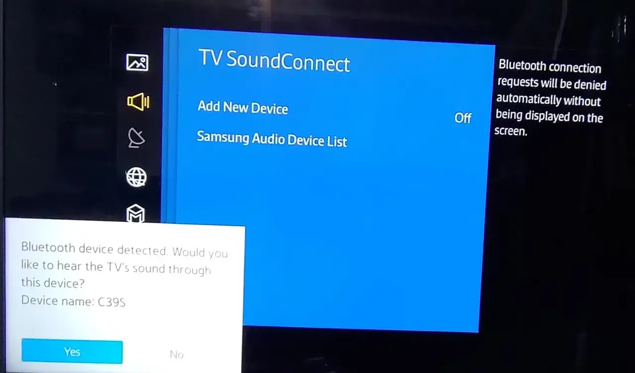 Ekran telewizora Samsung z menu TV SoundConnect i powiadomieniem o wykrytym urządzeniu Bluetooth.