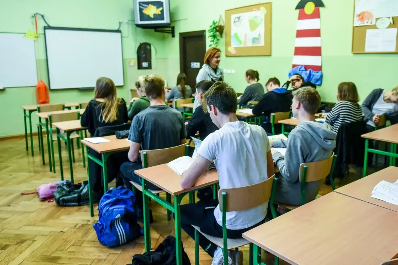 Ile godzin biologii rozszerzonej w liceum? Poznaj ważne szczegóły