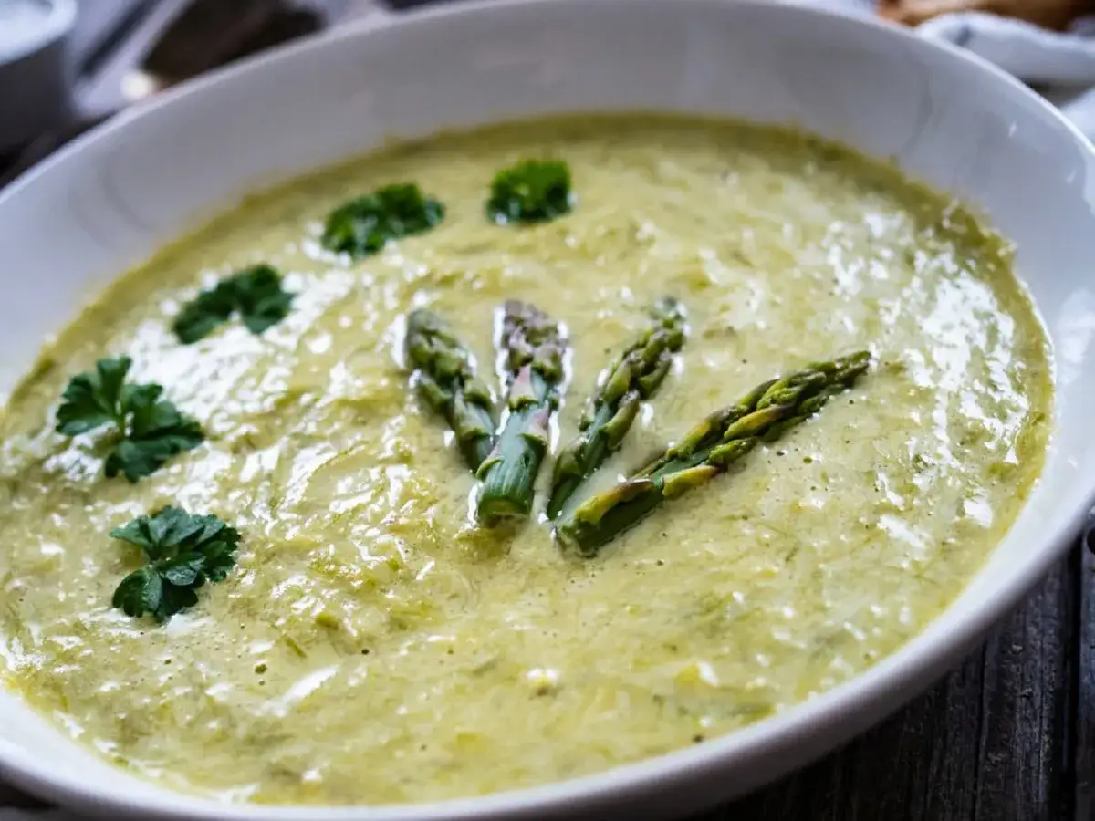 Zupa szparagowa: Sekrety idealnego kremu i uniknięcia błędów