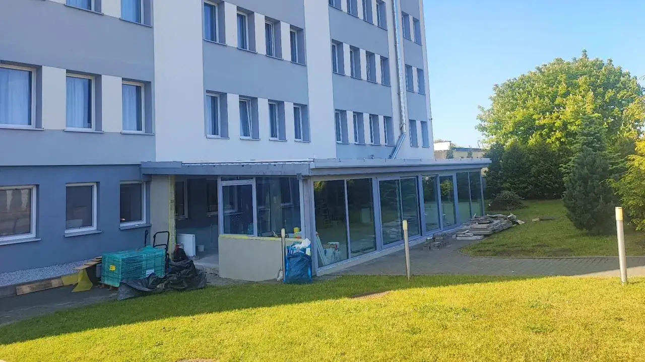 Co to jest patio w hotelu i jak wpływa na komfort gości?