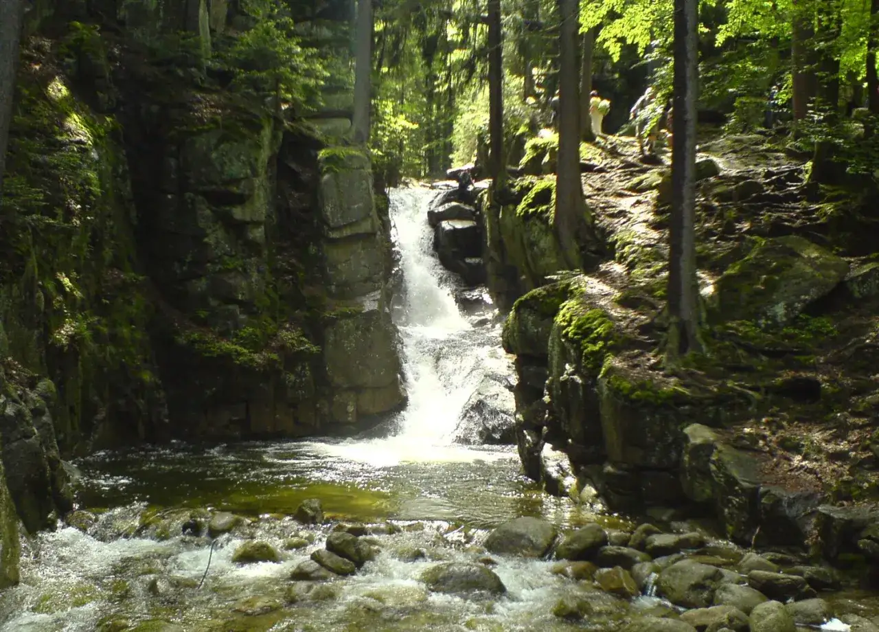 Przesieka atrakcje: Odkryj ukryte skarby i piękne wodospady