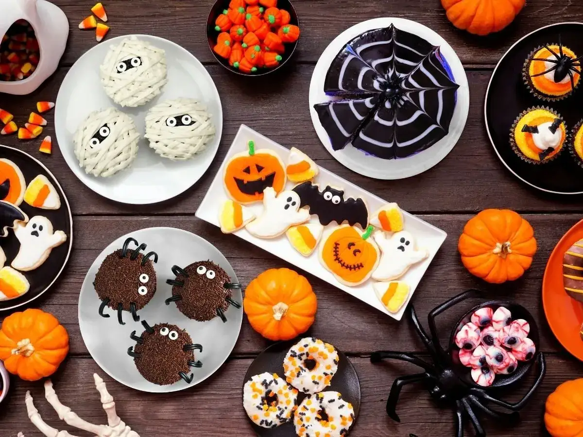 Najlepsze przepisy na ciasta na Halloween, które zaskoczą gości