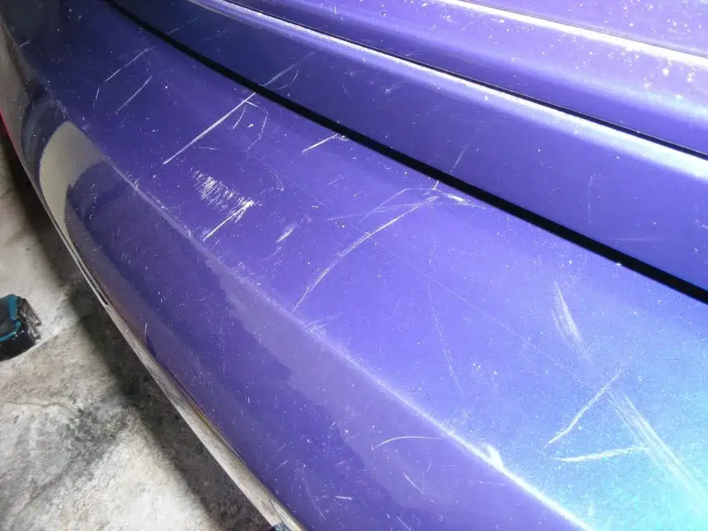 Jak usunąć przetarcie na zderzaku - proste sposoby na skuteczną naprawę