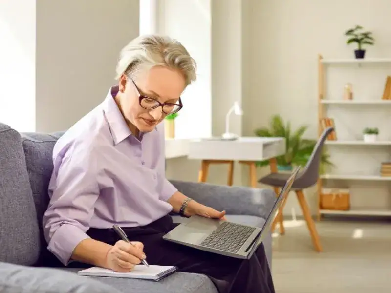 Jak zatrudnić emeryta? Kluczowe informacje i uniknięcie problemów