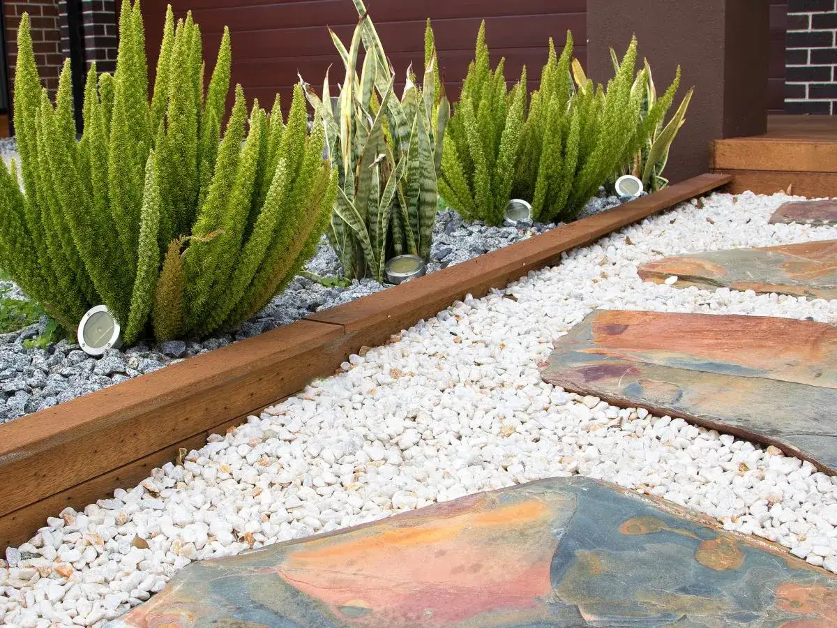 Wysyp kamienie w ogrodzie jak pro. Uniknij błędów, stwórz piękno!