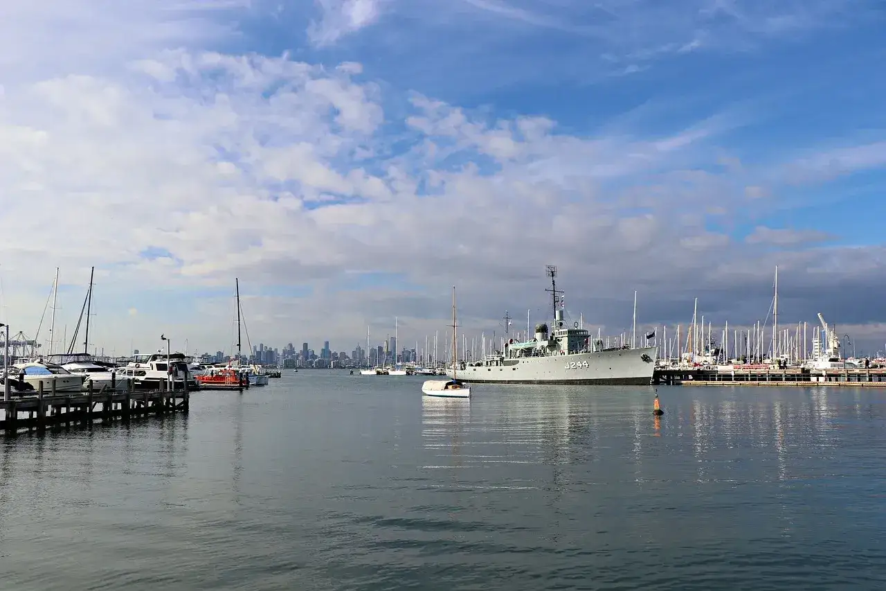 Jaka farba do łódki plastikowej, aby uniknąć problemów z malowaniem?