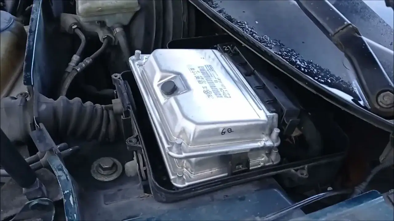 Gdzie jest sterownik silnika w Golfie 4? Oto co musisz wiedzieć