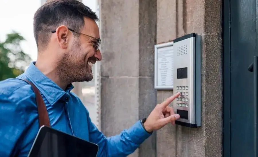 Jaki domofon do bloku wybrać, aby zwiększyć bezpieczeństwo mieszkańców?