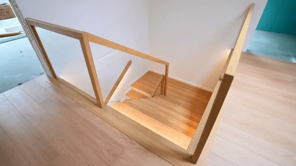 Jak zrobić oświetlenie schodów, aby uniknąć niebezpieczeństw i kosztów