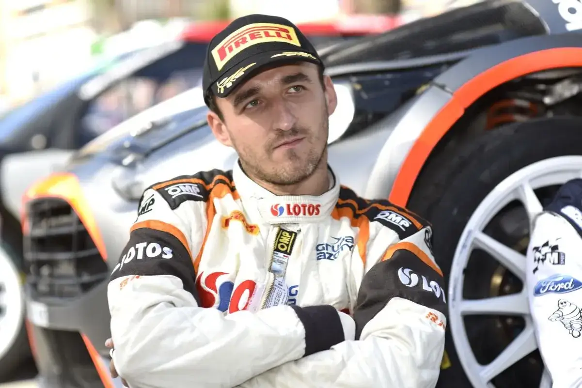 Który kierowca rajdowy reklamuje Mubi? Poznaj niesamowitą współpracę!