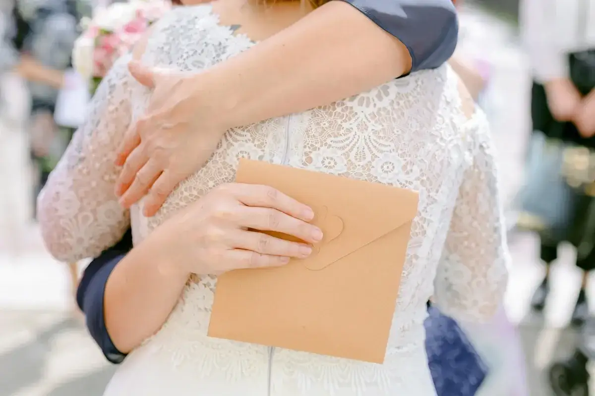 Ile się daje na ślub? Odpowiednia kwota w zależności od relacji