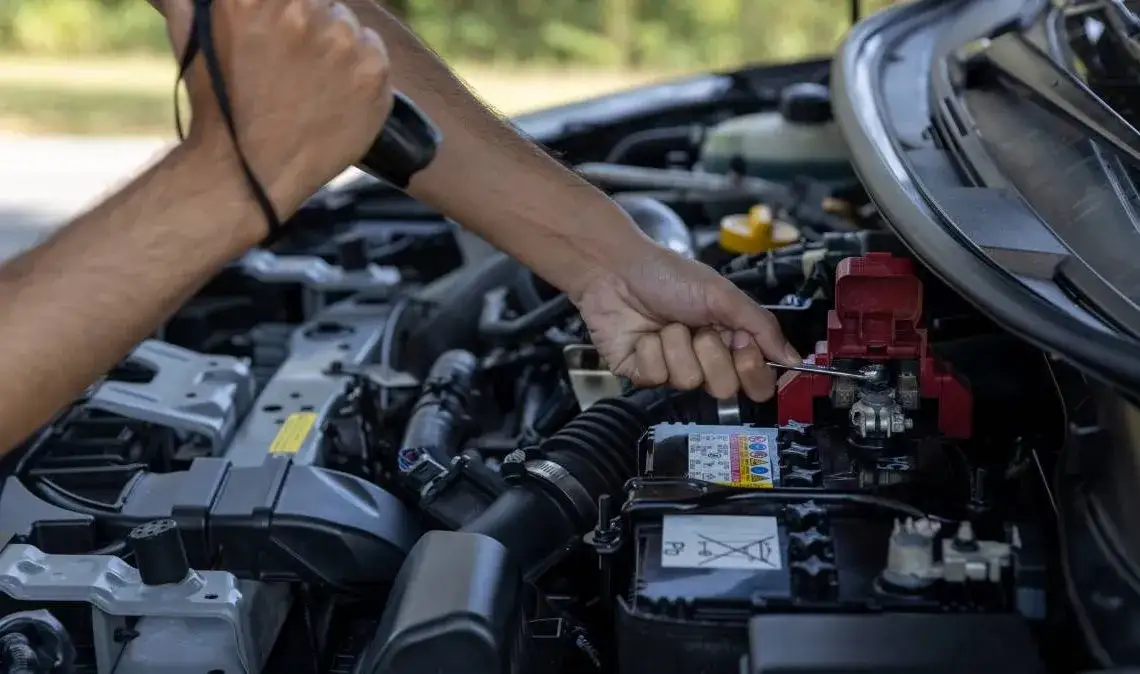 Jaki akumulator do toyoty yaris 1.0 benzyna? Uniknij kosztownych błędów