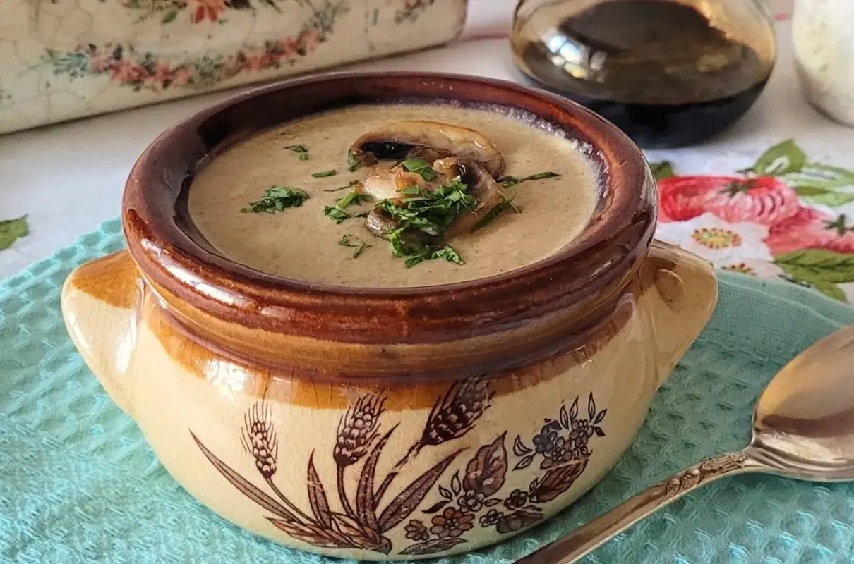 Zupa krem z pieczarek: przepis, sekrety aksamitnej konsystencji