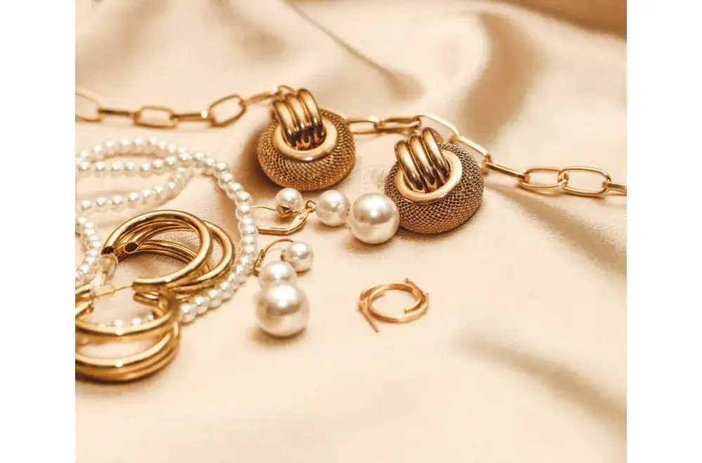 Jak wyczyścić złoto kolczyki - skuteczne metody na ich blask