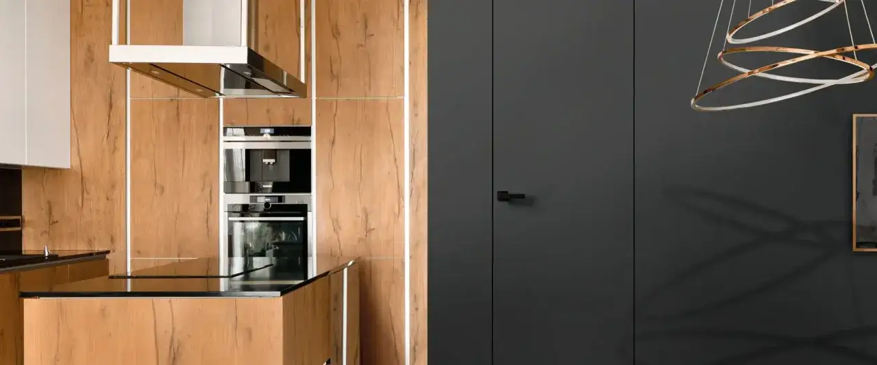 Ukryte drzwi: DIY czy kupić? Montaż, koszty, pełen poradnik!