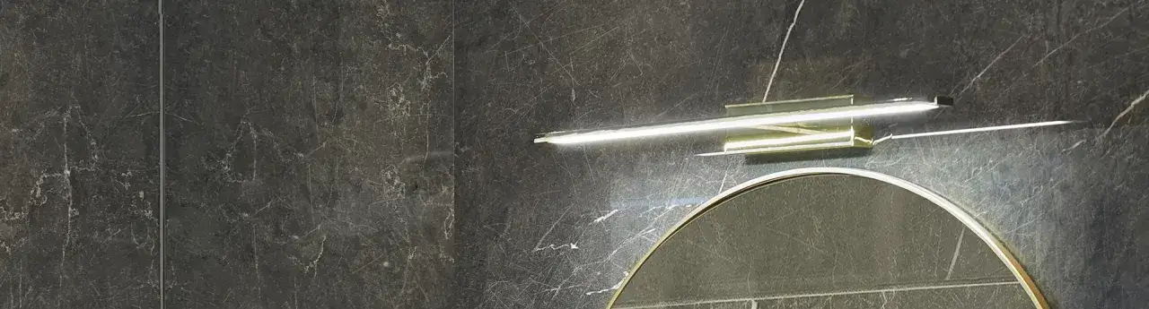 Jakie oświetlenie do łazienki nad lustro wybrać, by uniknąć cieni?