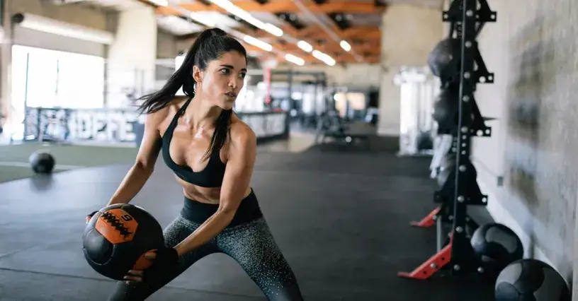 Jak wygląda trening crossfit? Odkryj sekrety skutecznych sesji