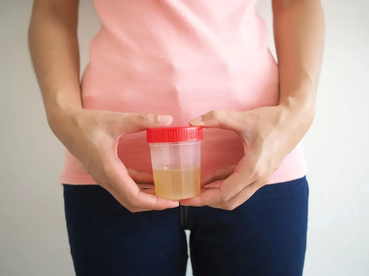 Okres a badania: Krew i mocz kiedy robić, kiedy unikać?