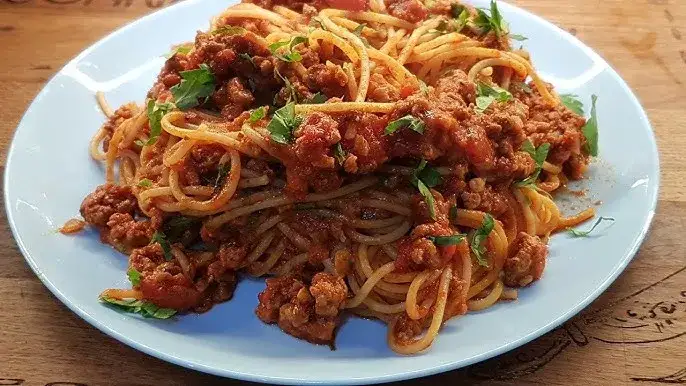 Jak pasteryzować sos do spaghetti z mięsem mielonym bez błędów