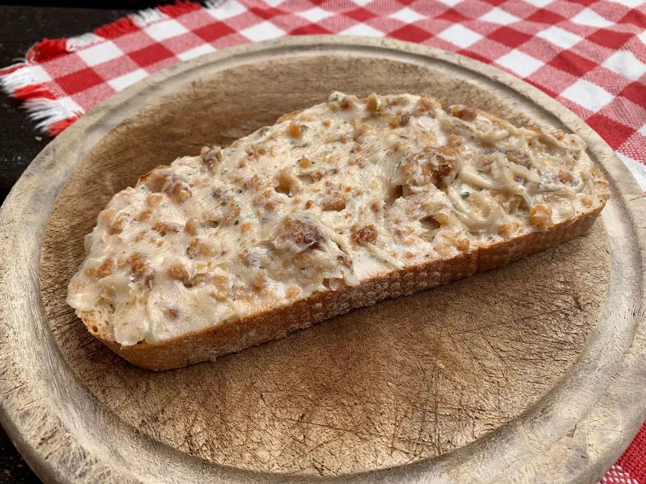 Ile kalorii ma smalec ze skwarkami? Sprawdź, co musisz wiedzieć!