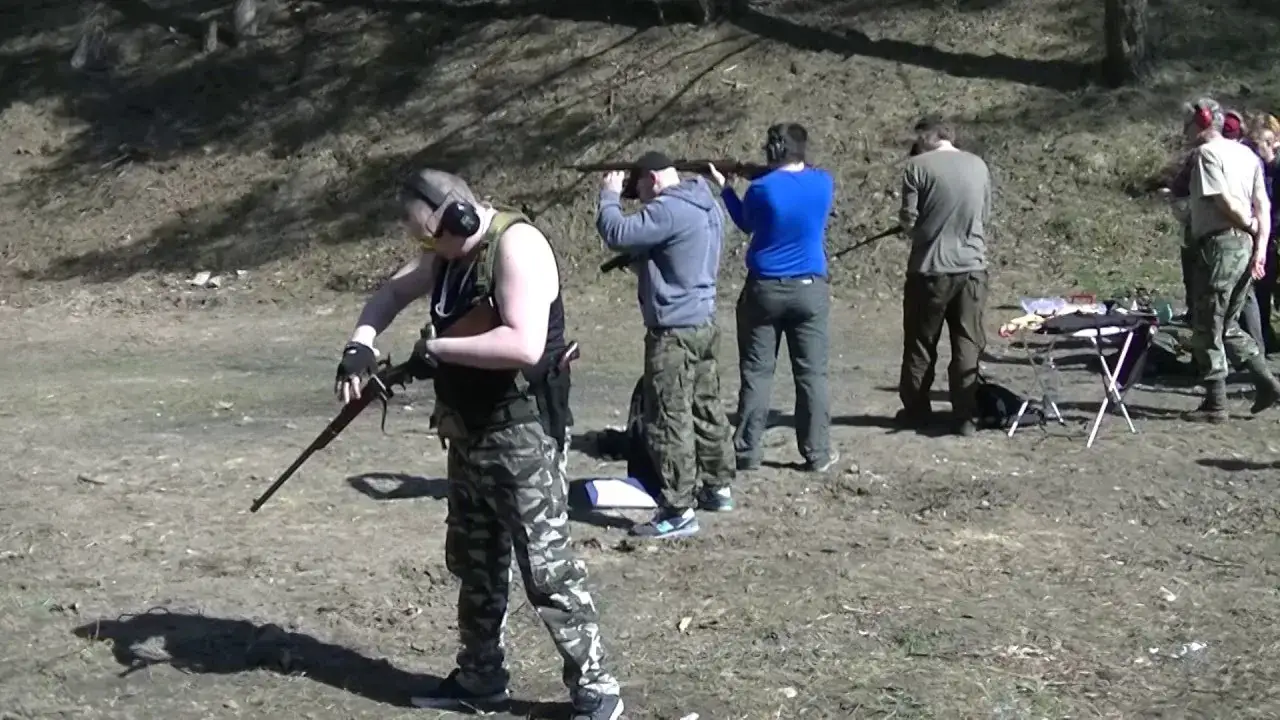 Strzelnica Burza Brzeg Dolny: Pakiety, broń i szkolenia. Sprawdź!