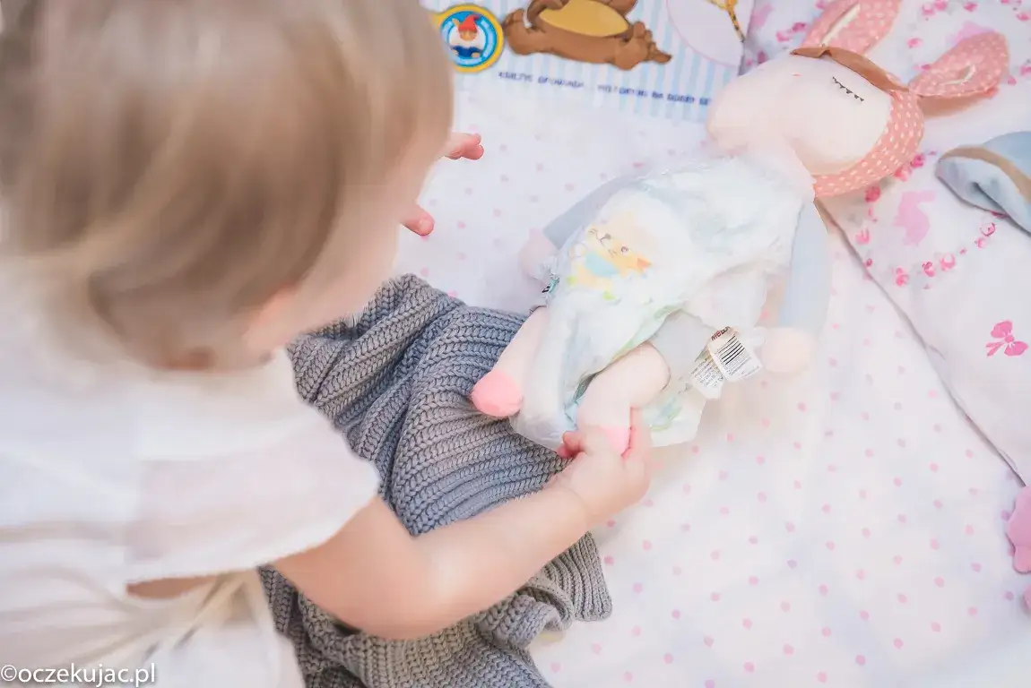 Jak nauczyć dziecko spać z przytulanką? Klucz do spokojnych nocy