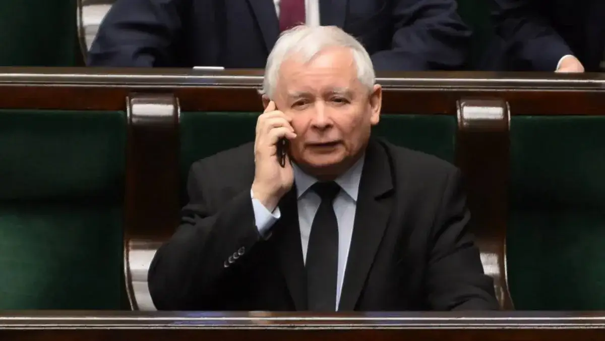 Co robi Kaczyński? Zaskakujące plany i działania w polityce