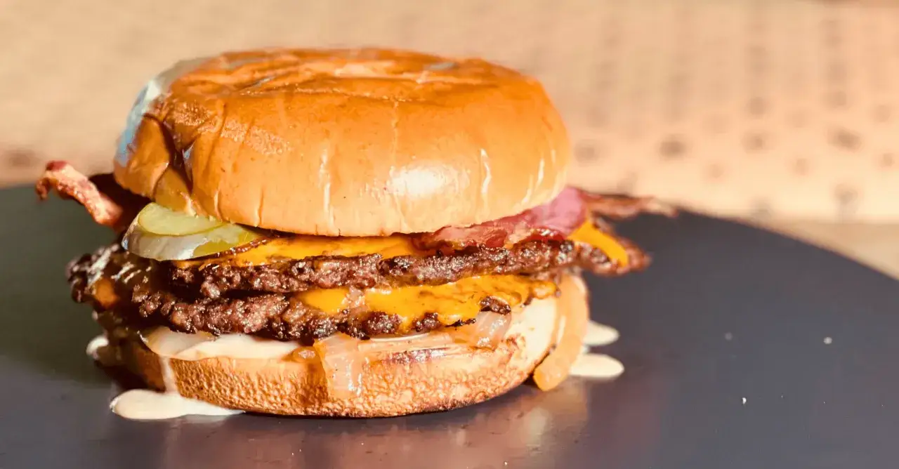 Recette Smash Burger : Le Secret d'une Croûte Parfaite et Juteuse