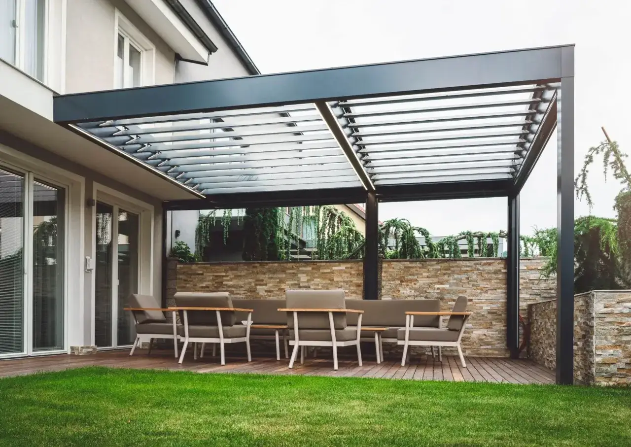 Poliwęglan na taras: Jak wybrać grubość? Poradnik eksperta