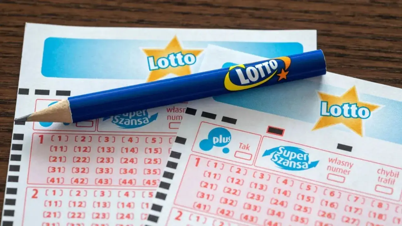 Ołówek na kuponach Lotto Plus i Super Szansa. Zastanawiasz się, ile płacą za trójkę w Lotto Plus?