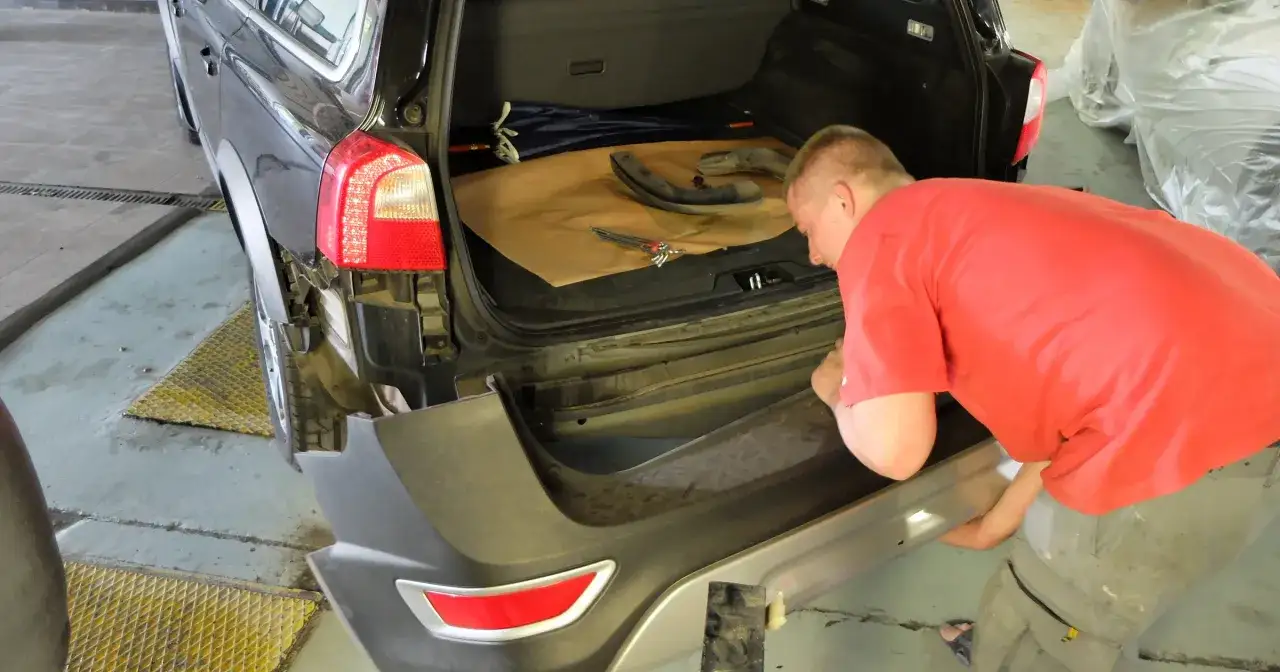 Jak naprawić popękany lakier na zderzaku i uniknąć dodatkowych kosztów