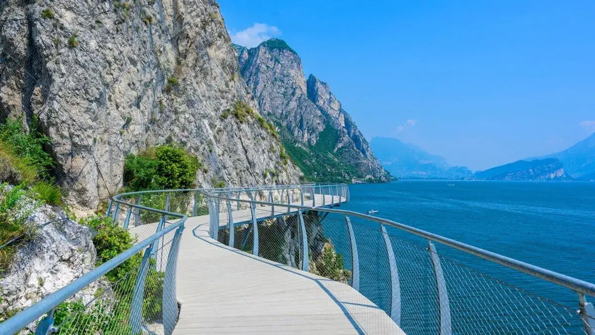 Atrakcje jeziora Garda - Odkryj niezwykłe miejsca i aktywności