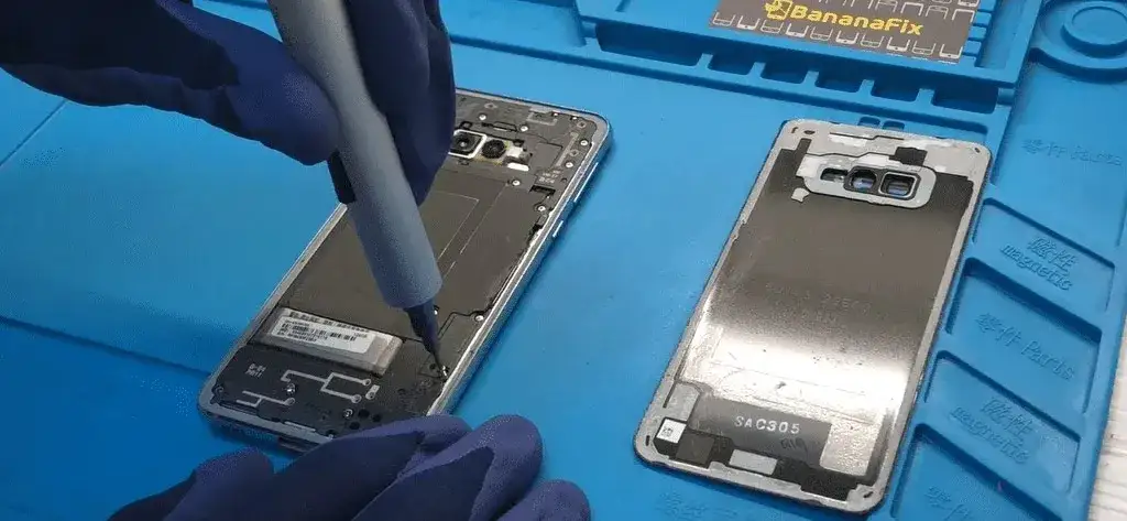 Wymiana baterii Samsung S10: Ile kosztuje i czy się opłaca?