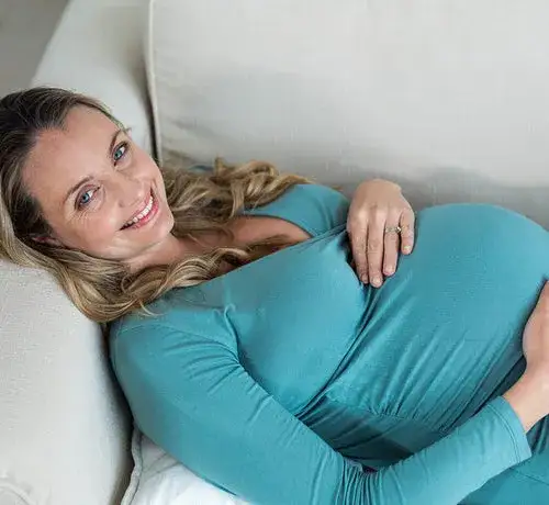 Ciąża po 50 – czy to możliwe i jakie są związane z tym ryzyka?