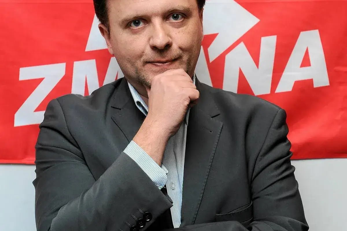 Mateusz Piskorski: Proces o szpiegostwo trwa. Gdzie jest i co robi?