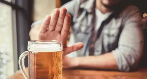 Czy picie piwa to grzech w Kościele? Odkryj prawdę o alkoholu