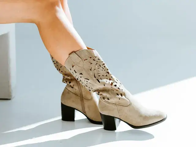 Jaki obcas jest modny? Odkryj najnowsze trendy w obuwiu na sezon