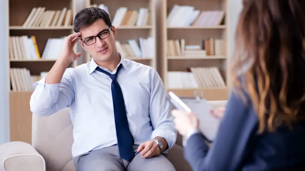 Jak postępować z osobą paranoiczną? Praktyczne wskazówki