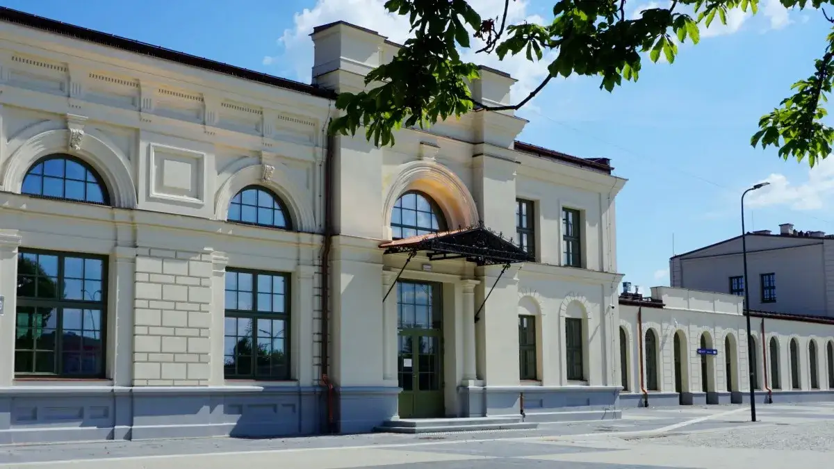 Stacja transformatorowa budynek czy budowla? Kluczowe różnice i konsekwencje