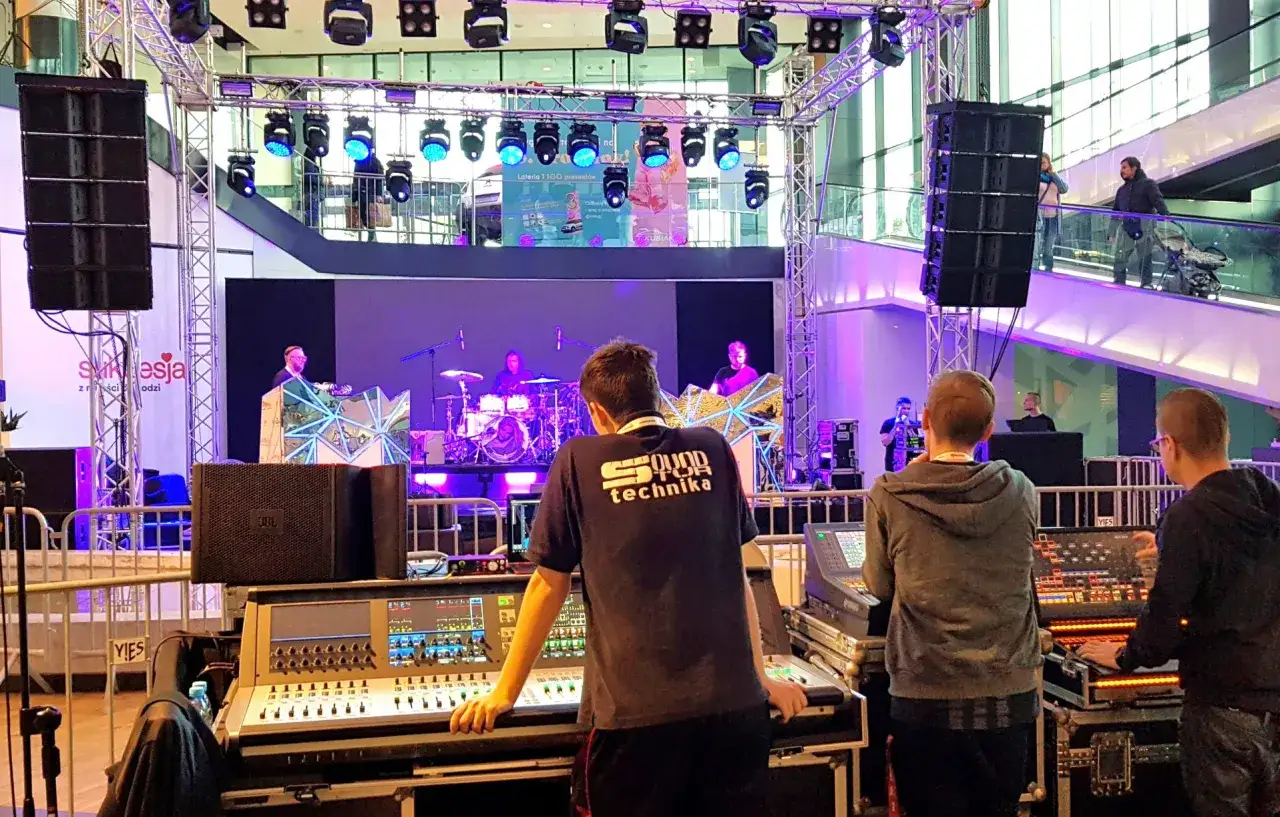 Praca technik estradowy: Jak zdobyć wymarzoną posadę w branży?