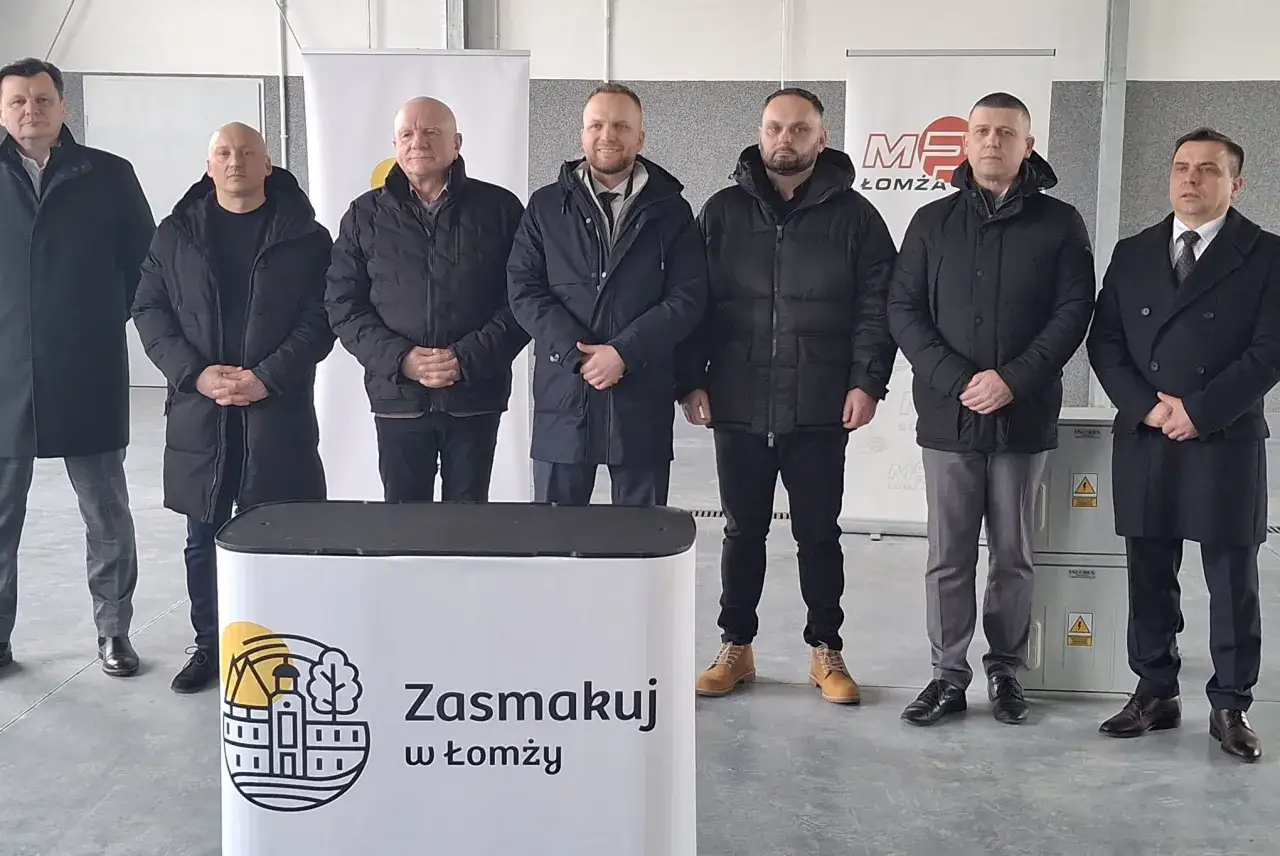 PlusBus Łomża: Gdzie dokładnie się zatrzymuje? Sprawdź adres!