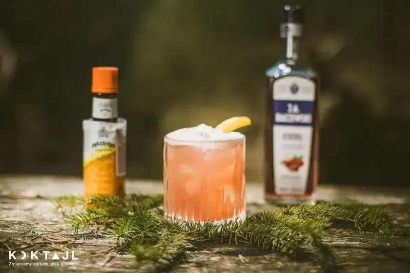 Pyszne drinki z wódką wiśniową, które zaskoczą Twoich gości