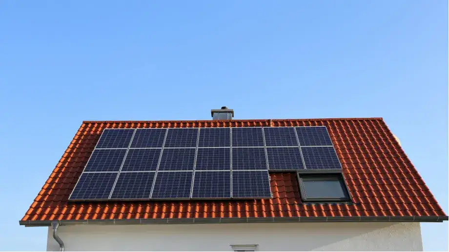 Inwerter sieciowy co to jest i jak wpływa na Twoje oszczędności