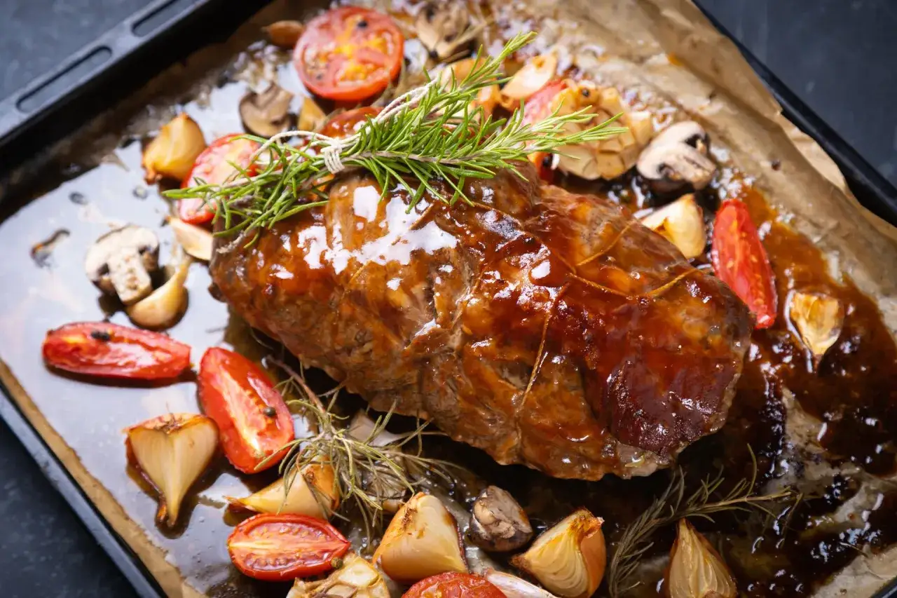 Jak przyrządzić łopatkę wieprzową, aby była soczysta i aromatyczna