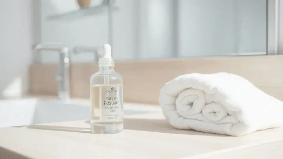 Czy serum się zmywa? Odkryj, jak prawidłowo je stosować