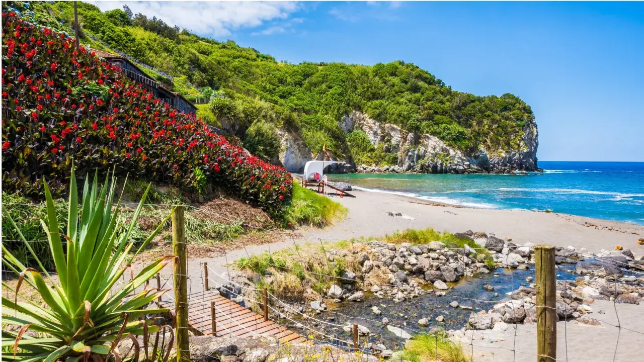 Gdzie wypocząć na plażach Azorów i cieszyć się słońcem i morzem