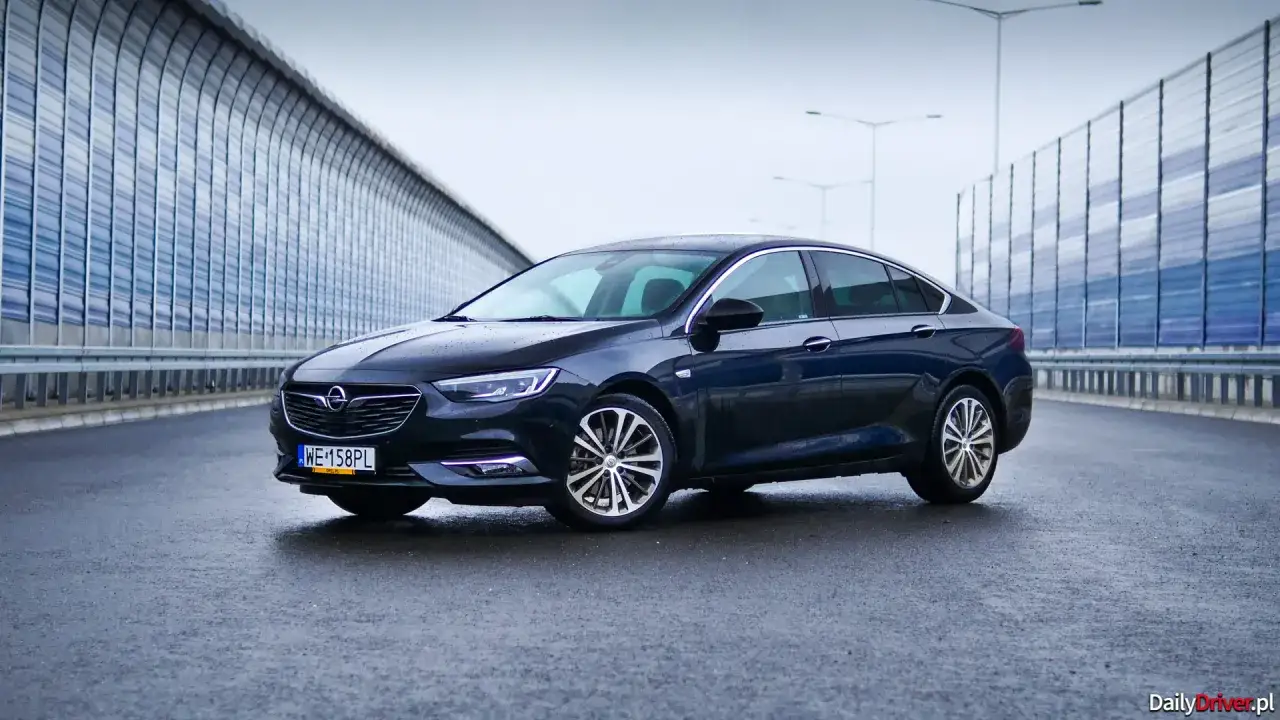 Pojemność baku Insigni: Ile litrów? Generacje A vs B i zasięg