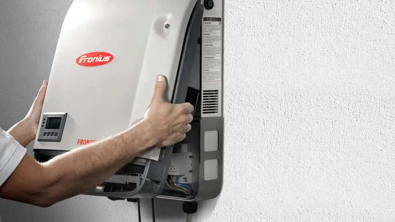 Inwerter fotowoltaiczny: jak działa i dlaczego jest kluczowy?