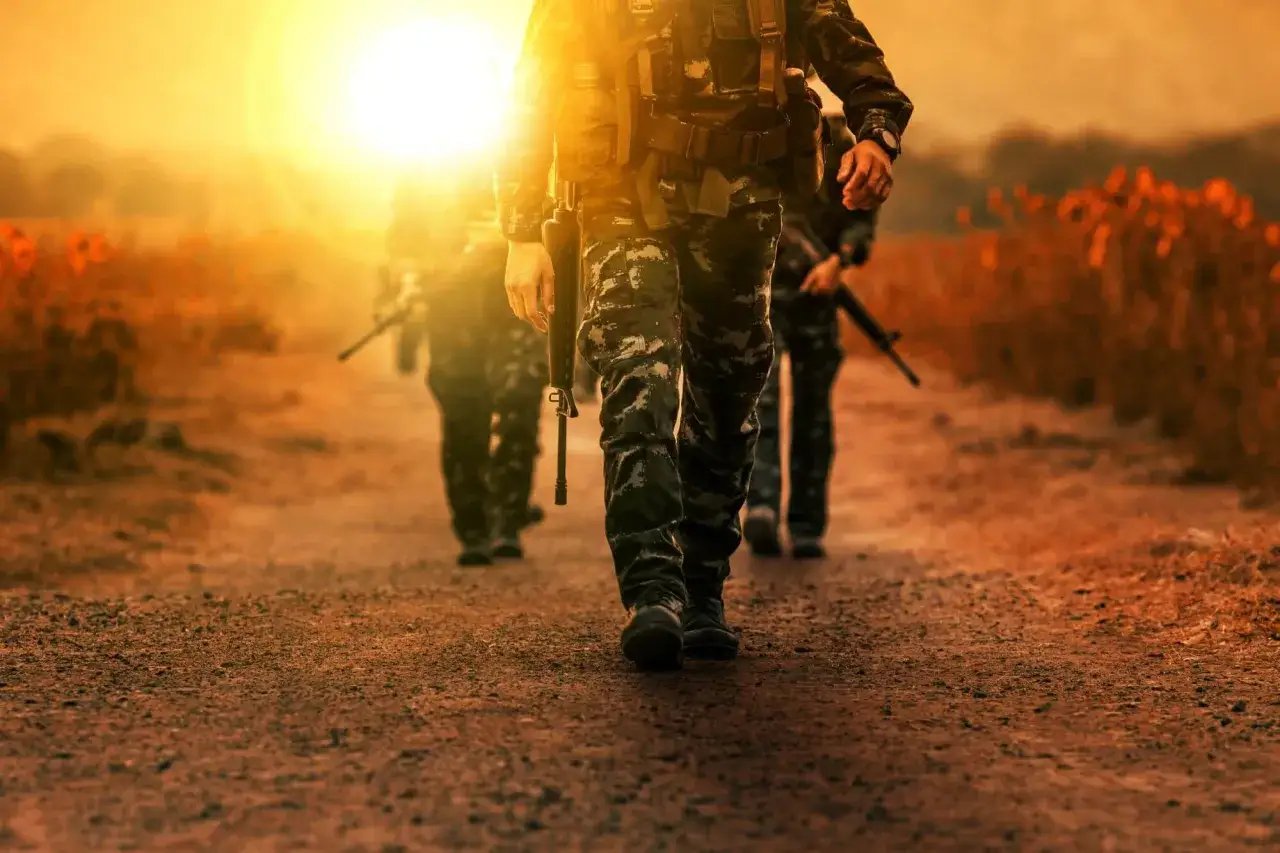 Ile godzin pracuje żołnierz zawodowy? Poznaj przepisy i wyjątki