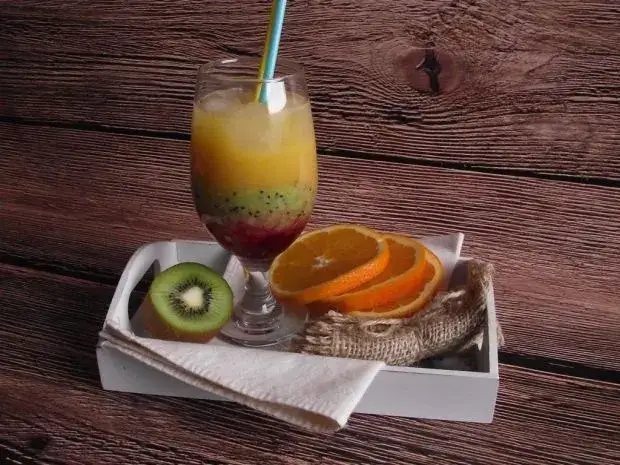 Pyszne drinki z grenadiną, które zachwycą Twoje podniebienie